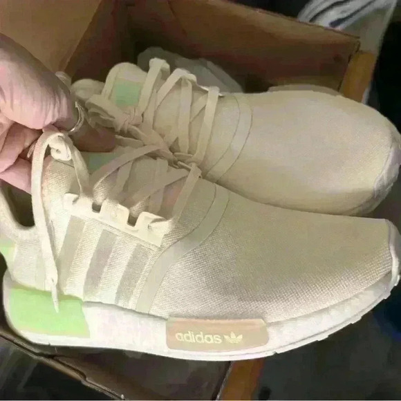 New Adidas Cream White / Semi Green Spark NMD_R1 SHOES IG8388 Running Size 7.5 - Picture 12 of 15
